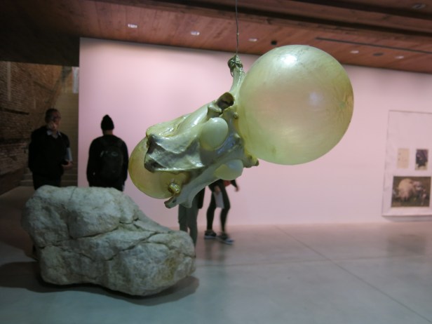 Hubert Duprat, Cassé-collé, 1991-94 et Jean-Luc Moulene, Tête-a-cul, 2014.